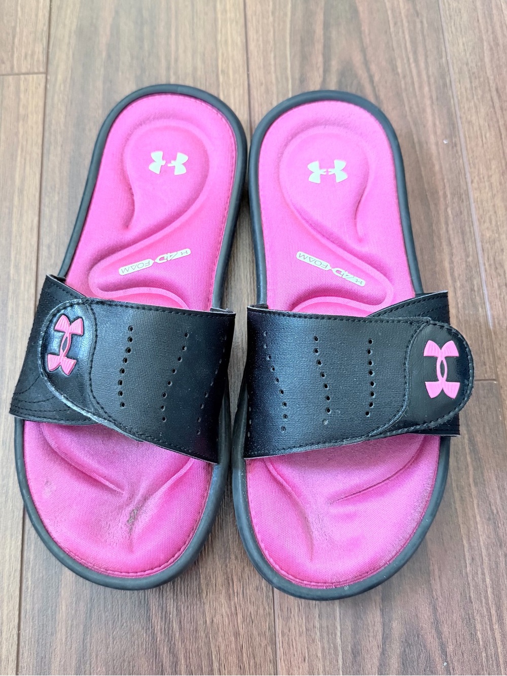 Under Armour Women’s  Black Strap Pink Footbed Slide Sandals size 8